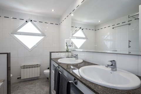 5 bedrooms villa for sale in Castelldefels, Barcelona, Catalonia, Spain № 7126 - photo 27