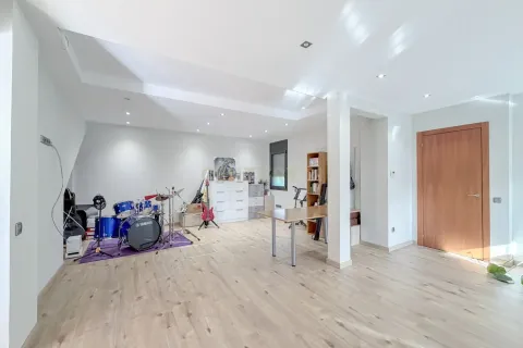 Сasa de 5 dormitorios en venta en L'Ametlla del Vallès, Barcelona, Cataluña, Spain № 6909 - foto 23