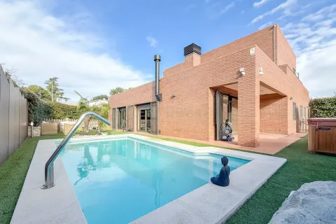 Сasa de 5 dormitorios en venta en L'Ametlla del Vallès, Barcelona, Cataluña, Spain № 6909