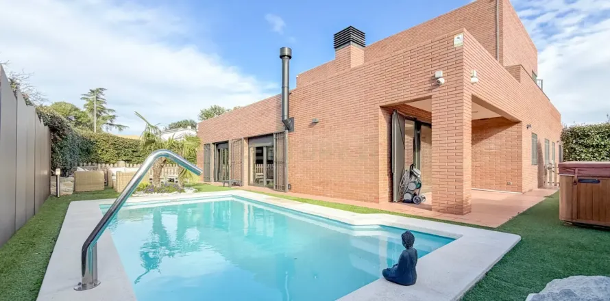 Сasa de 5 dormitorios en venta en L'Ametlla del Vallès, Barcelona, Cataluña, Spain № 6909