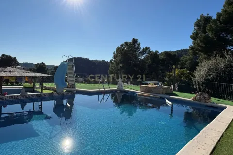 Сasa de 6 dormitorios en venta en Torrelles de Llobregat, Barcelona, Cataluña, Spain № 6910 - foto 3