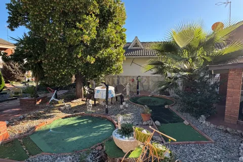Сasa de 6 dormitorios en venta en Torrelles de Llobregat, Barcelona, Cataluña, Spain № 6910 - foto 5
