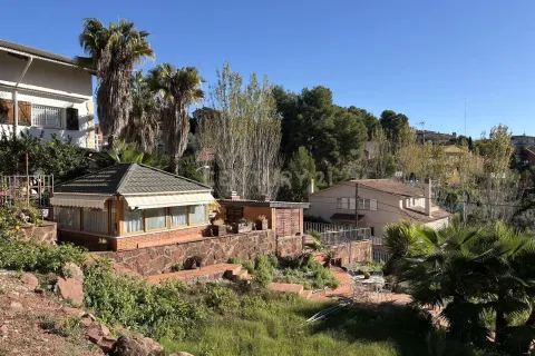 Сasa de 6 dormitorios en venta en Torrelles de Llobregat, Barcelona, Cataluña, Spain № 6910 - foto 2