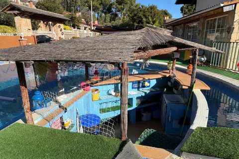 Сasa de 6 dormitorios en venta en Torrelles de Llobregat, Barcelona, Cataluña, Spain № 6910 - foto 4