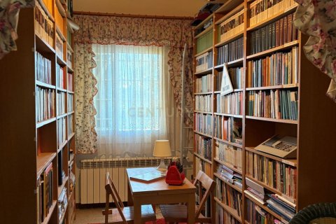 Сasa de 6 dormitorios en venta en Torrelles de Llobregat, Barcelona, Cataluña, Spain № 6910 - foto 24