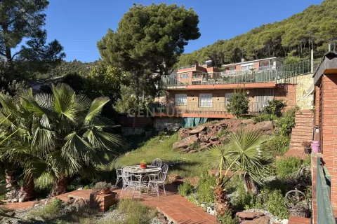 Сasa de 6 dormitorios en venta en Torrelles de Llobregat, Barcelona, Cataluña, Spain № 6910 - foto 12