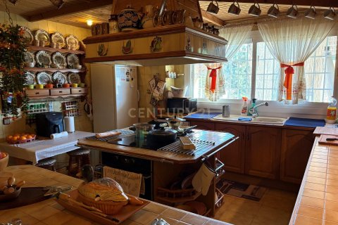 Сasa de 6 dormitorios en venta en Torrelles de Llobregat, Barcelona, Cataluña, Spain № 6910 - foto 26
