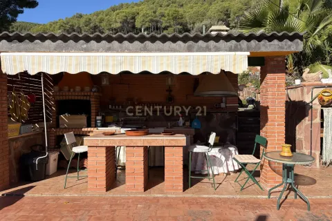 Сasa de 6 dormitorios en venta en Torrelles de Llobregat, Barcelona, Cataluña, Spain № 6910 - foto 7
