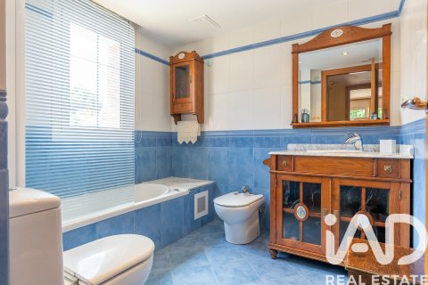 6 bedrooms house for sale in Salou, Tarragona, Catalonia, Spain № 7416 - photo 7