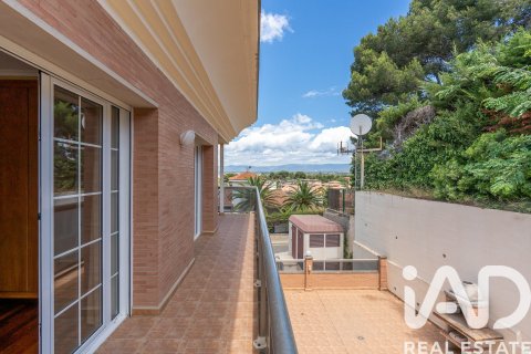 6 bedrooms house for sale in Salou, Tarragona, Catalonia, Spain № 7416 - photo 9