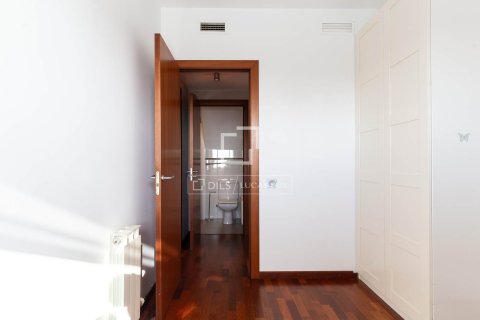 4 chambres apartment à louer à Esplugues de Llobregat, Barcelona, Catalonia, Spain № 3753 - photo 25