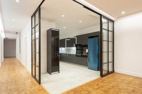 3 chambres apartment à louer à Barcelona, Catalonia, Spain № 3755 - photo 6