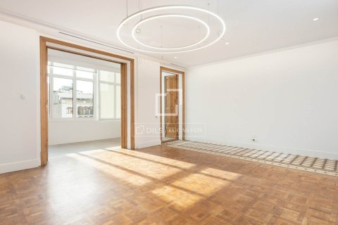 3 chambres apartment à louer à Barcelona, Catalonia, Spain № 3755 - photo 3