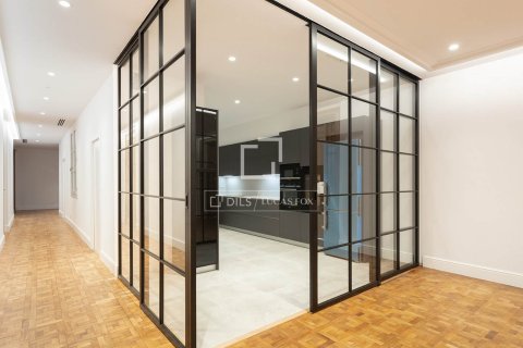 3 chambres apartment à louer à Barcelona, Catalonia, Spain № 3755 - photo 7