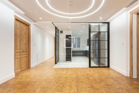 3 chambres apartment à louer à Barcelona, Catalonia, Spain № 3755 - photo 5