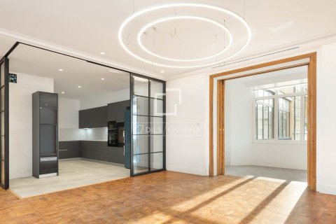 3 chambres apartment à louer à Barcelona, Catalonia, Spain № 3755