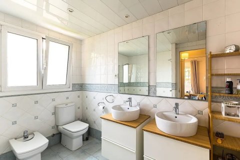 Купить дом в Гава, Испания с 8 комнат, 494м², № 1312 - фото 18