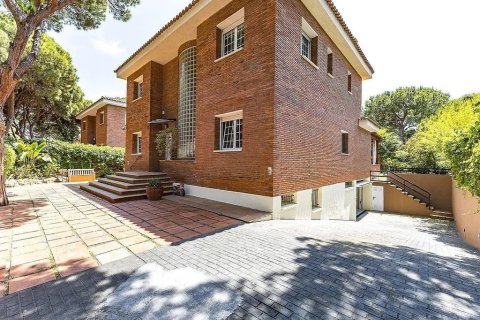 Купить дом в Гава, Испания с 8 комнат, 494м², № 1312 - фото 4