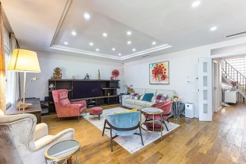 Купить дом в Гава, Испания с 8 комнат, 494м², № 1312 - фото 2