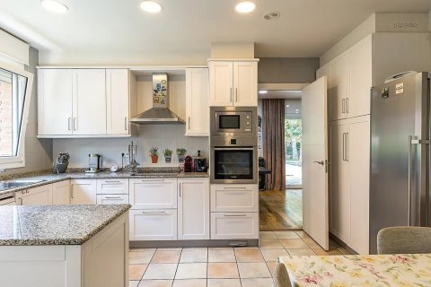 Купить дом в Гава, Испания с 8 комнат, 494м², № 1312 - фото 12