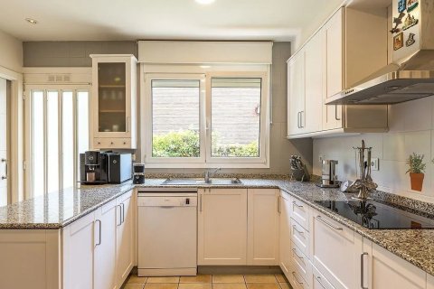 Купить дом в Гава, Испания с 8 комнат, 494м², № 1312 - фото 11