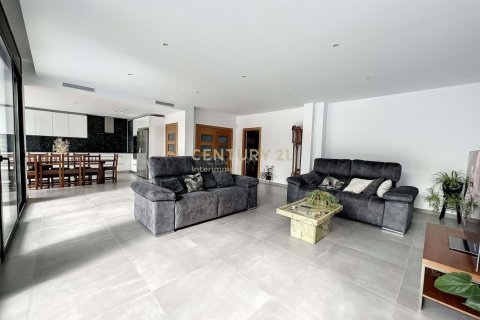 Купить дом в Эмпуриабрава, Испания с 5 спален, 327м², № 2338 - фото 3