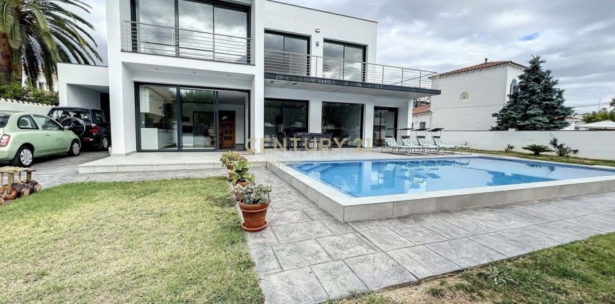 Дом с 5 спальнями в Эмпуриабраве, Герона, Каталония, Испания № 2338