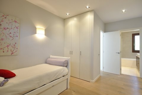 Купить дом в Сан-Андреу-де-Льяванерес, Испания с 8 комнат, № 1753 - фото 17