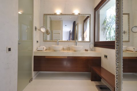 Купить дом в Сан-Андреу-де-Льяванерес, Испания с 8 комнат, № 1753 - фото 24