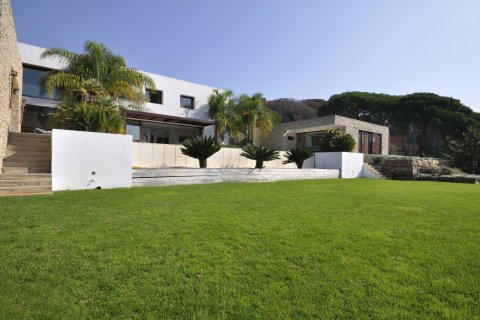 Купить дом в Сан-Андреу-де-Льяванерес, Испания с 8 комнат, № 1753 - фото 2