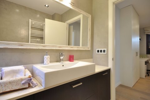 Купить дом в Сан-Андреу-де-Льяванерес, Испания с 8 комнат, № 1753 - фото 20