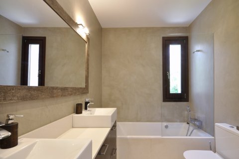 Купить дом в Сан-Андреу-де-Льяванерес, Испания с 8 комнат, № 1753 - фото 18