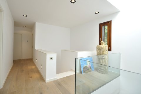 Купить дом в Сан-Андреу-де-Льяванерес, Испания с 8 комнат, № 1753 - фото 12