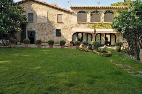 Купить дом в Санта-Кристина-д'Аро, Испания с 10 комнат, № 1759 - фото 2