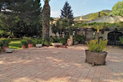 Купить дом в Санта-Кристина-д'Аро, Испания с 10 комнат, № 1759 - фото 3