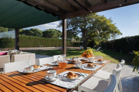 Купить дом в Пералада, Испания с 6 комнат, № 1756 - фото 2