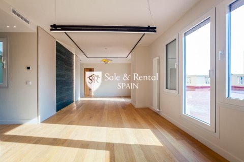 4 bedrooms apartment for sale in Barcelona, Catalonia, Spain № 6696 - photo 15