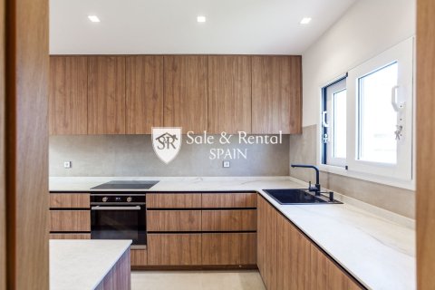 4 bedrooms apartment for sale in Barcelona, Catalonia, Spain № 6696 - photo 9