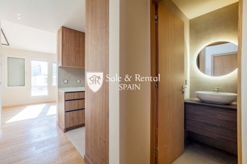 4 bedrooms apartment for sale in Barcelona, Catalonia, Spain № 6696 - photo 2