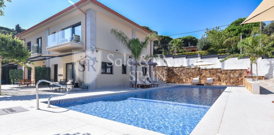 9 bedrooms house for sale in Lloret de Mar, Girona, Catalonia, Spain № 6695