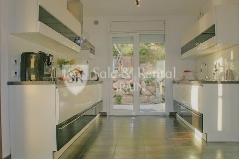4 bedrooms house for sale in Lloret de Mar, Girona, Catalonia, Spain № 6674 - photo 8