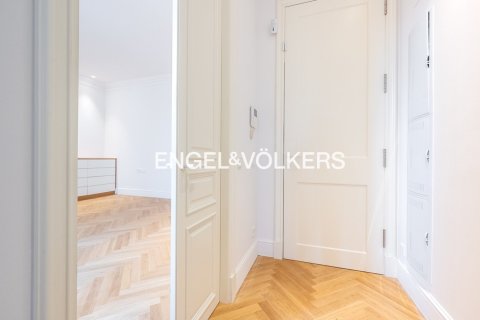 Купить квартиру в Старый город, Барселона, Испания с 2 спальни, 159м², № 2642 - фото 9