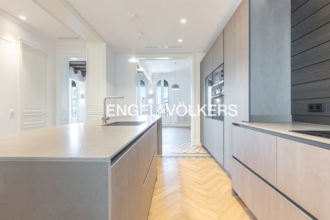 Купить квартиру в Старый город, Барселона, Испания с 2 спальни, 159м², № 2642 - фото 26