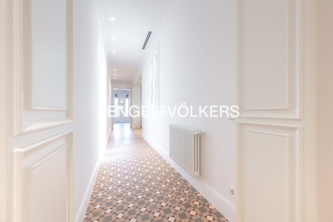 Купить квартиру в Старый город, Барселона, Испания с 2 спальни, 159м², № 2642 - фото 22