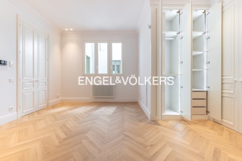 Купить квартиру в Старый город, Барселона, Испания с 2 спальни, 159м², № 2642 - фото 16