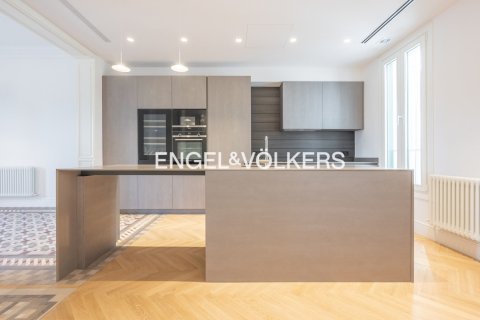 Купить квартиру в Старый город, Барселона, Испания с 2 спальни, 159м², № 2642 - фото 24