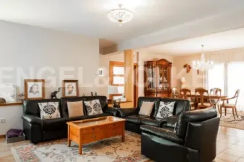 Купить дом в Ллинарс-дель-Вальес, Испания с 6 спален, 520м², № 2640 - фото 3