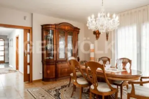 Купить дом в Ллинарс-дель-Вальес, Испания с 6 спален, 520м², № 2640 - фото 2