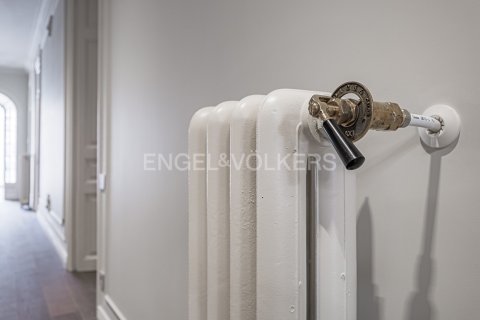 Купить квартиру в Эшампле, Испания с 4 спальни, 200м², № 2641 - фото 24