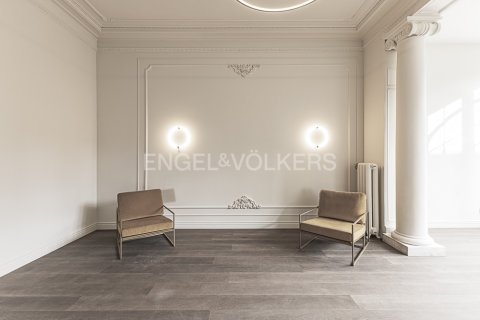 Купить квартиру в Эшампле, Испания с 4 спальни, 200м², № 2641 - фото 2